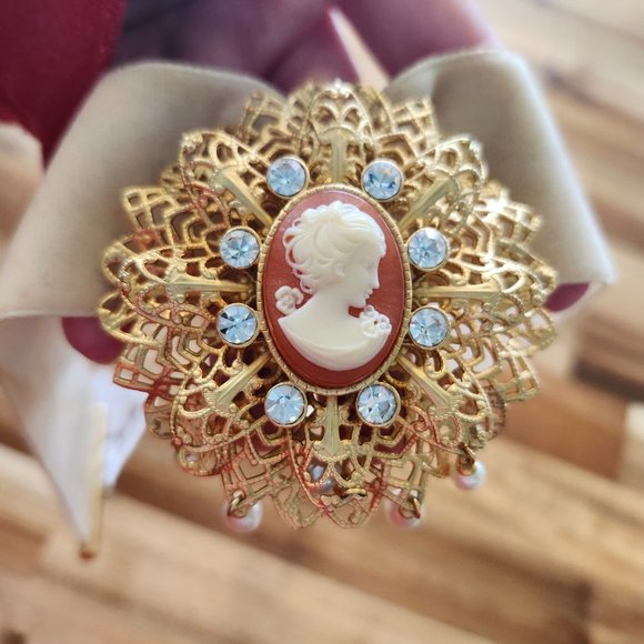 Vintage Victorian Revival Wide White Velvet Choker with Statement Cameo - Picture 7 of 11